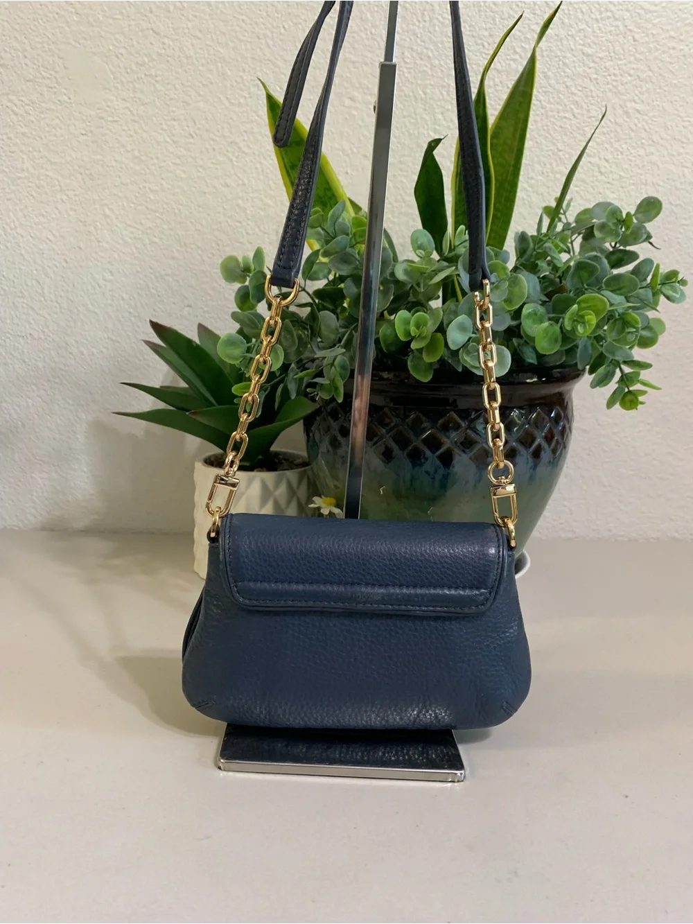 👜💕 Tory Burch Navy Leather Chain-Shoulder Crossbody Bag